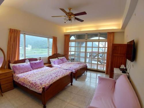 2 double beds