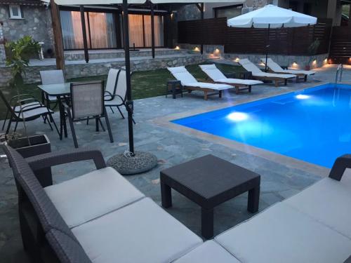  AIGLI LUXURY APARTMENT with POOL in Yérondas