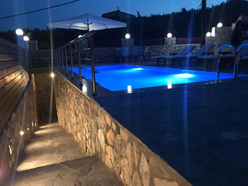  AIGLI LUXURY APARTMENT with POOL in Yérondas