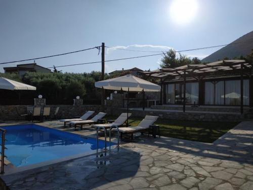  AIGLI LUXURY APARTMENT with POOL in Yérondas