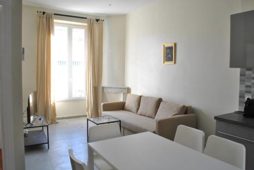 One-Bedroom Apartment image 8
