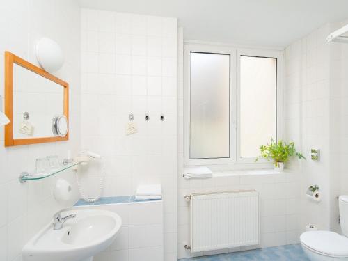 Cloister Inn Hotel - image 12