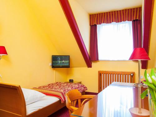 Cloister Inn Hotel - image 11