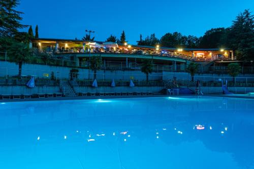 Camping Village Il Poggetto - Hotel - Troghi