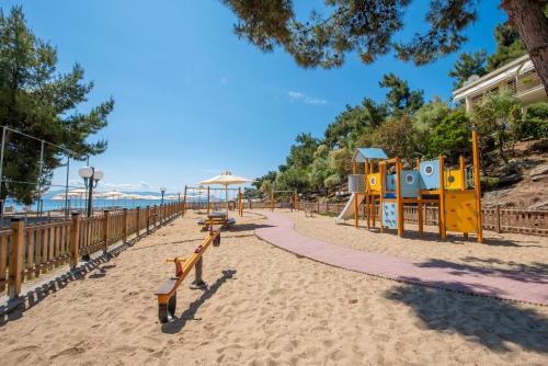 Playground, Tosca Beach Hotel in Toska