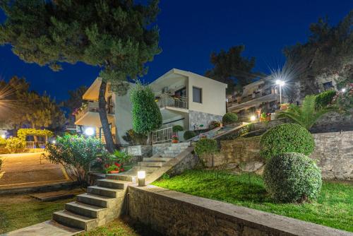 Garden, Tosca Beach Hotel in Toska