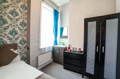 Martell's Hotel - image 7