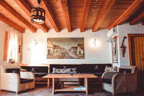 Vinska kuca na vinskoj cesti Zmajevac in Kneževi Vinogradi