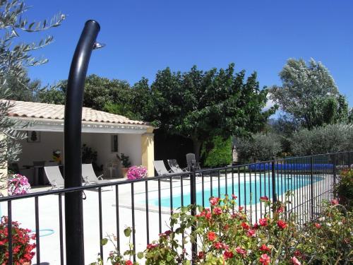 MAISON BLEUE gîte à louer Caromb