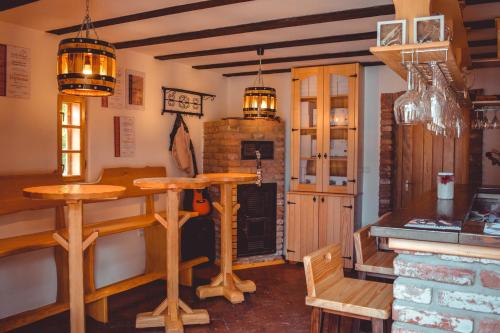 Vinska kuca na vinskoj cesti Zmajevac in Kneževi Vinogradi