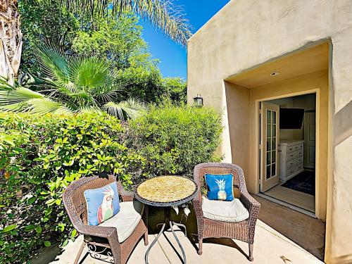 New Listing! Stunning Movie Colony With Private Pool Home - image 8