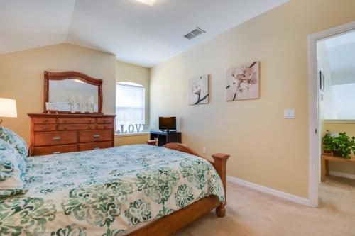 Fantastic 5 Bed Pool Spa Home With Gamesroom 161Cl Villa - image 5