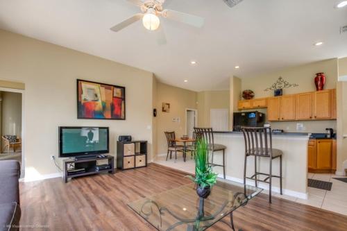 Fantastic 5 Bed Pool Spa Home With Gamesroom 161Cl Villa - image 7