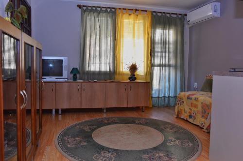 Apartment with Garden View image 10