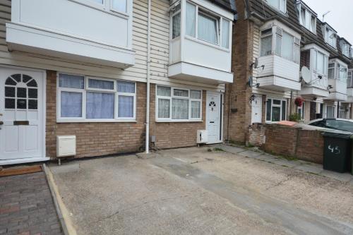 Four Bedroom Townhouse 12 Minutes Walk to Excel Exhibition Centre, Londýn (fotografie 2)