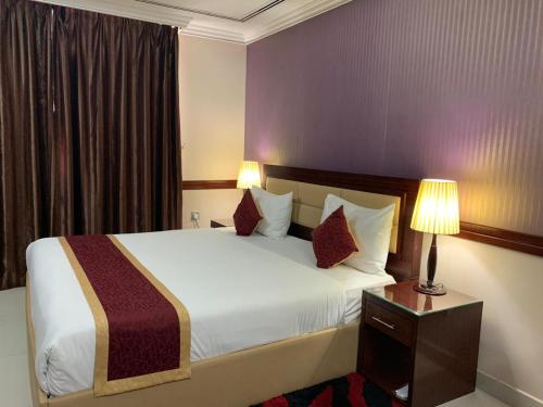 Superior Studio Master Bed room in Hala Inn Hotel Apartments - BAITHANS