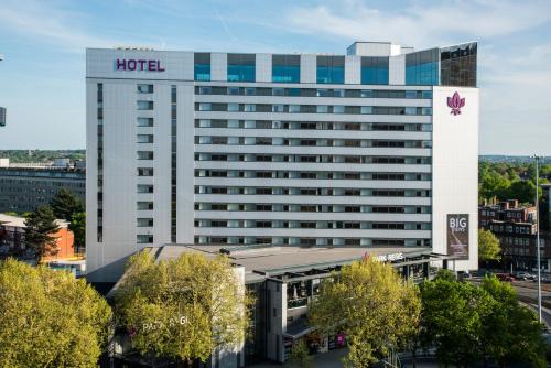 Park Regis Birmingham - image 4