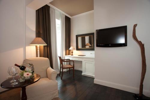 Oasis Boutique Hotel, Riviera Holiday Club