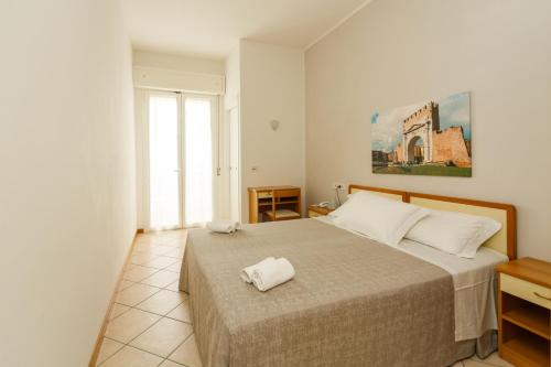 Double Room with Balcony and Sea View image 6