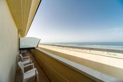 Triple Room with Sea View image 6