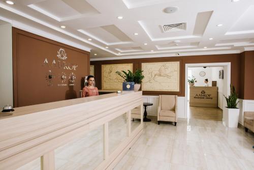 gedeelde lounge/tv-ruimte, Hotel Alkor in Truskavets