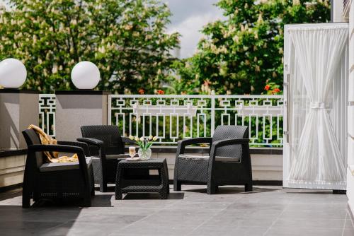 balkon/terras, Hotel Alkor in Truskavets