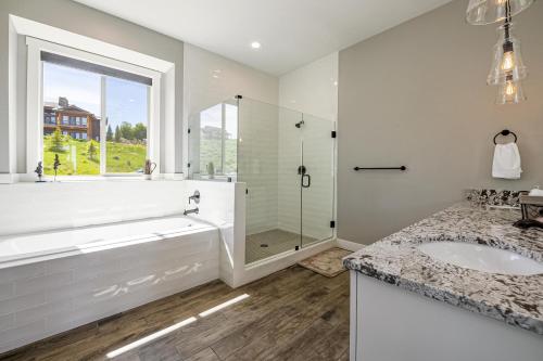The Ultimate Family Reunion Property! Spacious Incredible Views Private Hot-Tub Gated Community with Pool! - image 8