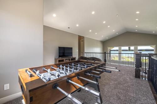 The Ultimate Family Reunion Property! Spacious Incredible Views Private Hot-Tub Gated Community with Pool! - image 9