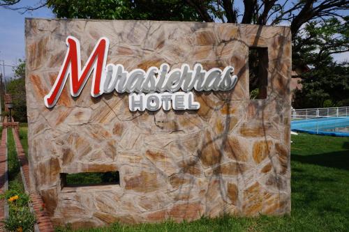 Hotel Mirasierras – Merlo, ND