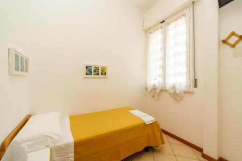 Single Room image 4