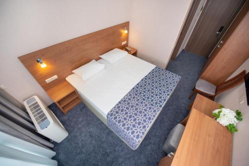 Adelfiуa Hotel - image 14