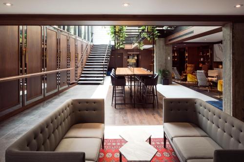 Shared lounge/TV area, William Gray in Old Montreal