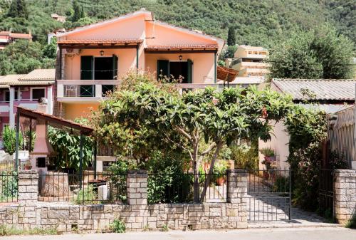  Theodora Corfu Holiday Apartments, Pension in Ýpsos