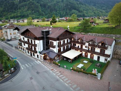 Ieeja, Hotel ai Tre Ponti - Dolomiti in Tonadico