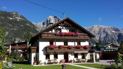  Haus Ahrnspitze, Pension in Leutasch