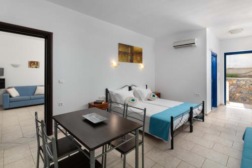2 bedrooms, 5 beds