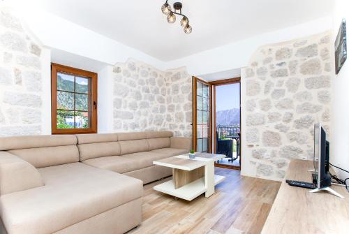 Apartments Mezini 11 in Škaljari