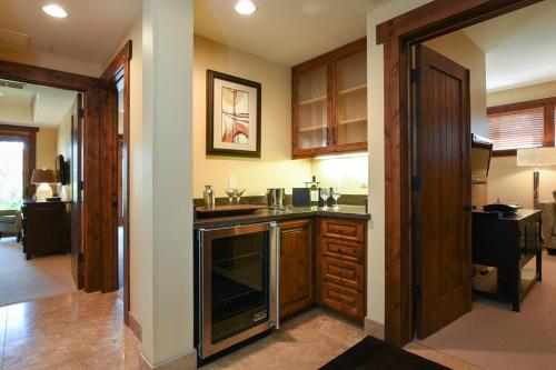 Luxury 4BD Townhome at Village at Northstar - Village Walk 37 - image 7