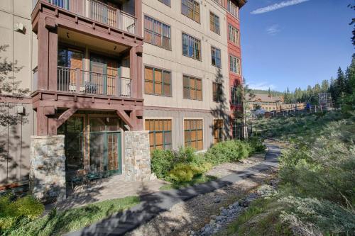 New Listing in the Heart of the Village at Northstar! Iron Horse South 106 - image 6