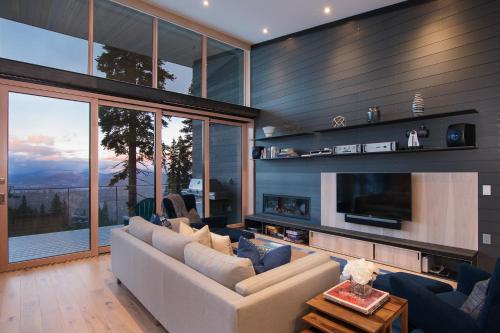 Luxury 4BD True Ski-In/Ski-Out Mid-Mountain Residence - Stellar Northstar - main image