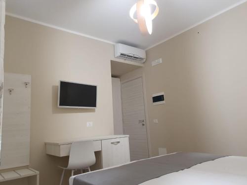 Oikia Rooms - Tap to explore photos