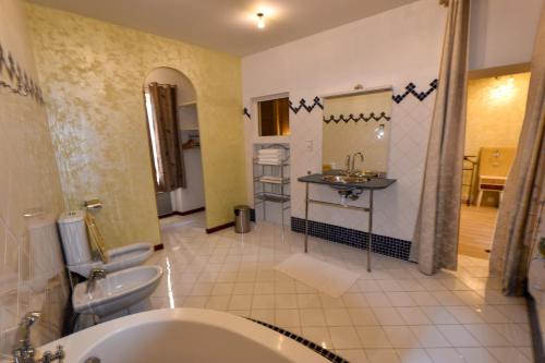 A l'ombre du Palais - image 11