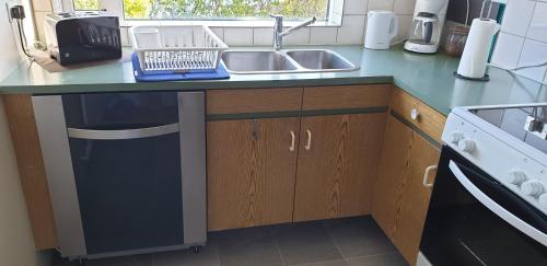 virtuve, Beautiful house just 50 m from the sea in Berufjardarvatn