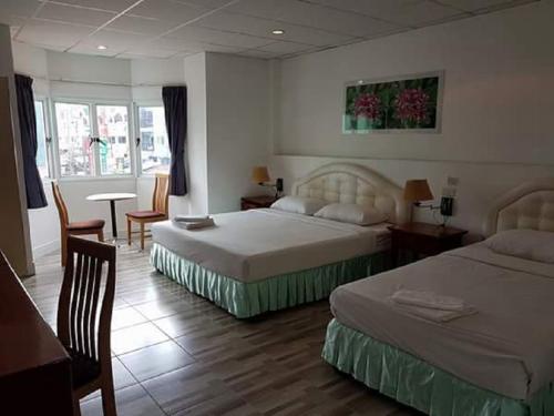 Welcome Inn Hotel @ Karon Beach. 3 bed room from only 1200 Baht Welcome Inn Hotel @ Karon Beach. 3 bed room from only 1200 Baht