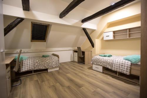 MINIDORM ROOMS IN HEART OF CITY CENTER