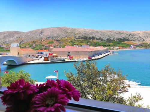  Cozy apartment, city center in Pag