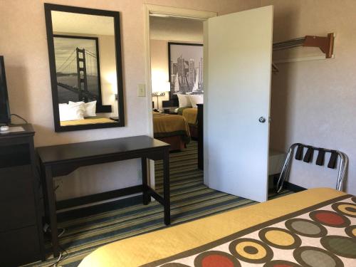 Super 8 by Wyndham Yreka