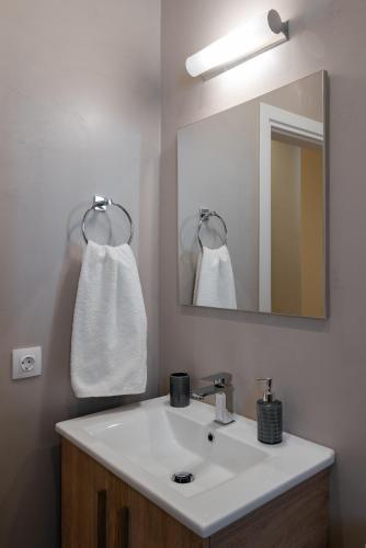 Absolute Athens ΙΧ - image 10