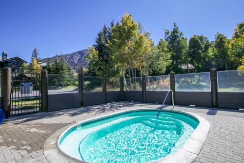 Snowcreek 880 Condo