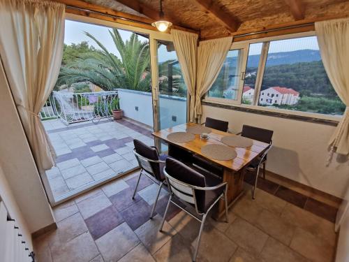  Apartments Dutkovic in Vrboska
